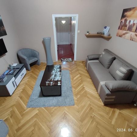 Startpont Apartman Pecs Exterior photo