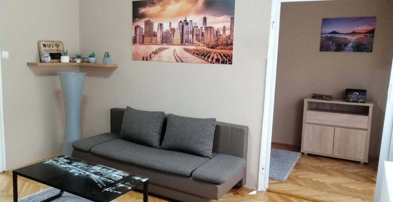 Startpont Apartman Pecs Exterior photo